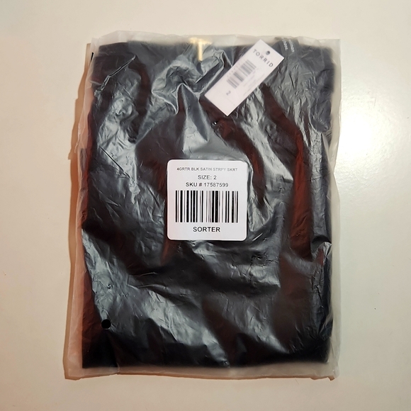 ❤️NWT VINTAGE TORRID LINGERIE - GARTER SKIRT - SATIN BLACK STRAPPY - PLUS SIZE - Picture 4 of 10